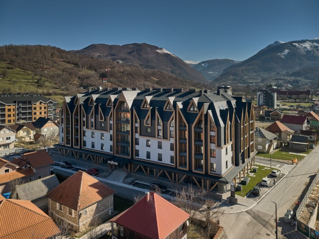 Hotel Wulfenia - Kolašin 1600 Karadağ