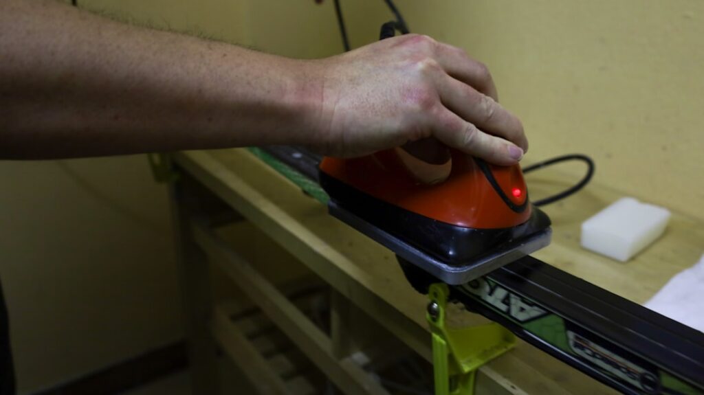 Kayak ve Snowboard Bakımı: Waxlama, Bileme ve Doğru Saklama İpuçları - Fotoğraf: Ostbacher Stern / Unsplash