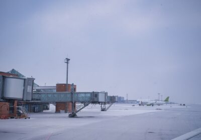 Uçakla Kayak Tatili: Havaalanına En Yakın Kayak Merkezleri ile Kış Keyfi - Fotoğraf: Maksim Shutov / Unsplash