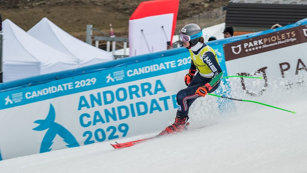 Lucas Pinheiro Braathen, Grandvalira'daki 2023 Dünya Kupası büyük slalom yarışında bitiş çizgisinden geçerken
